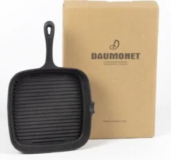 Daumonet Auguste Noir Gietijzeren Grillpan - Steakpan Zwart - PFAS & PFOA Vrij - Vierkant Met Schenktuit - 23,5 Cm - 2 Liter - Emaille - Alle Warmtebronnen - Elektrisch - Gas - Halogeen - Inductie - Keramisch -Pot Benodigdheden Winkel 1200x1117