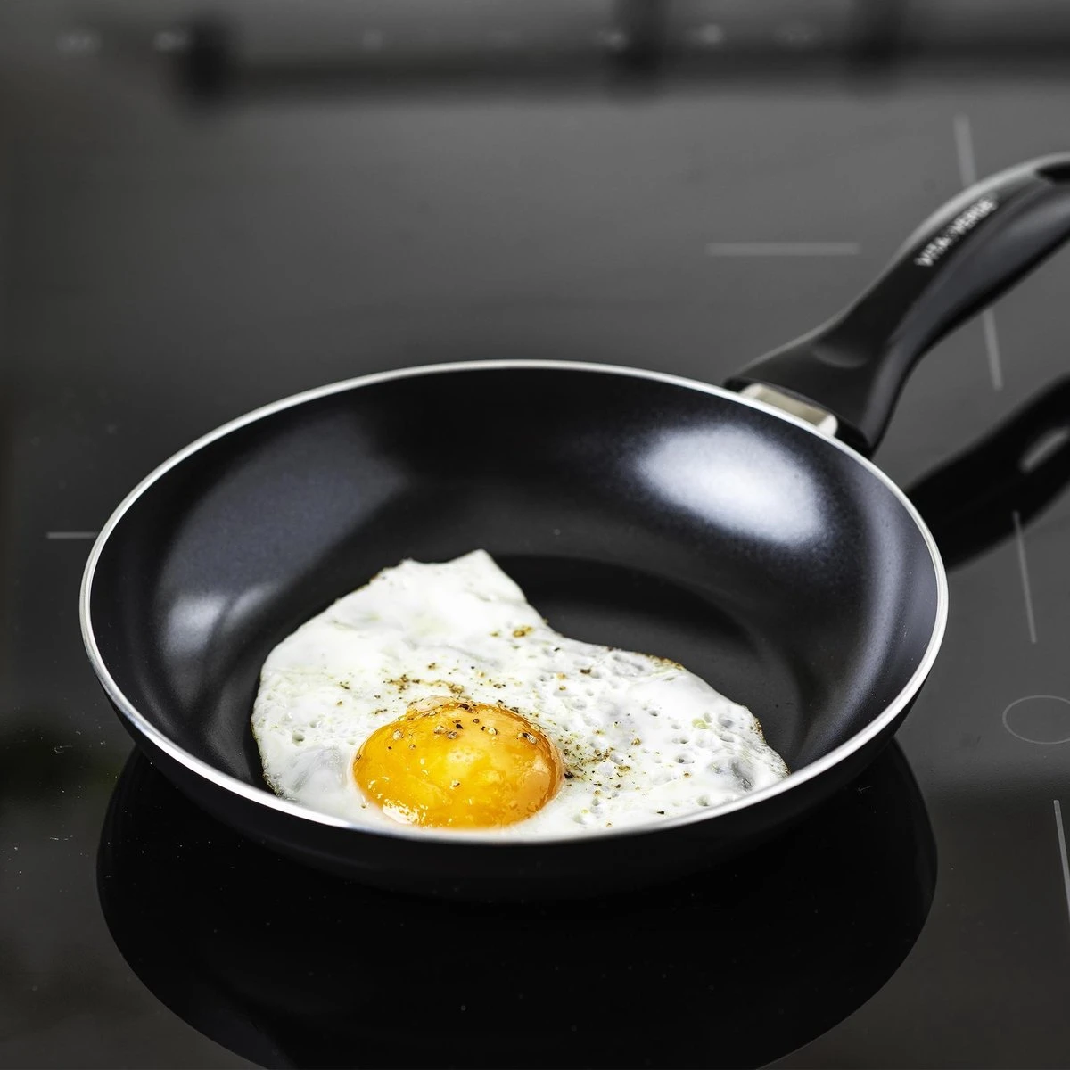 VitaVerde Expert Koekenpannenset Ø 24cm + Ø 28cm - Zwart - Inductie - PFAS-vrij 7 VitaVerde Expert Koekenpannenset Ø 24cm + Ø 28cm - Zwart - Inductie - PFAS-vrij - Afbeelding 7