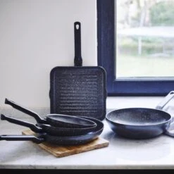 BK Universe Wok Ø 28cm - Inductie - Anti-aanbak - PFAS-vrij 15 BK Universe Wok Ø 28cm - Inductie - Anti-aanbak - PFAS-vrij -Pot Benodigdheden Winkel 1200x1200 261