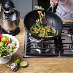 KitchenAid Hard Geanodiseerd Aluminium Wok ø30cm - Zwart - Inductie - Anti-aanbak -Pot Benodigdheden Winkel 1200x1200 279