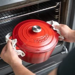 Nuovva Gietijzeren Braadpan Antiaanbaklaag Met Deksel - Sudderpan Rood - Rond - Ø24 Cm - 4.7 Liter - 100% PFAS & PFOA Vrij - Geschikt Voor Alle Warmtebronnen - Elektrisch - Gas - Halogeen - Inductie - Keramisch -Pot Benodigdheden Winkel 1200x1200 711