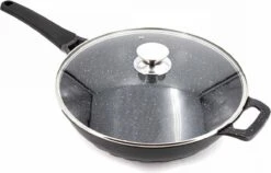 Cheffinger Wokpan Met Deksel - 32cm - Zwart - Pan - Keukenaccessoires -Pot Benodigdheden Winkel 1200x767 1