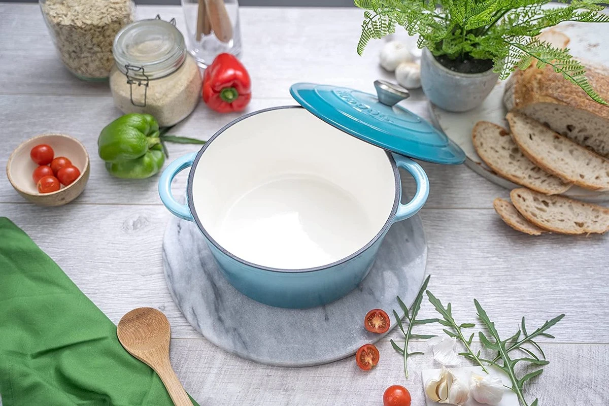 Nuovva Gietijzeren Braadpan Antiaanbaklaag Met Deksel - Sudderpan Blauw - Rond - Ø24 Cm - 4,7 Liter - 100% PFAS & PFOA Vrij - Geschikt Voor Alle Warmtebronnen - Elektrisch - Gas - Halogeen - Inductie – Keramisch 2 Nuovva Gietijzeren Braadpan Antiaanbaklaag Met Deksel - Sudderpan Blauw - Rond - Ø24 Cm - 4,7 Liter - 100% PFAS & PFOA Vrij - Geschikt Voor Alle Warmtebronnen - Elektrisch - Gas - Halogeen - Inductie – Keramisch - Afbeelding 2