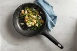 Sola - Fair Cooking Zwart/wit Greblon Anti Aanbaklaag 8 Sola - Fair Cooking Zwart/wit Greblon Anti Aanbaklaag -Pot Benodigdheden Winkel 1200x800 51