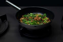 Combekk Koekenpan Ceramic Pro - Koekenpan - Anti-aanbak - Keramisch - Roestvrijstaal - 28cm 11 Combekk Koekenpan Ceramic Pro - Koekenpan - Anti-aanbak - Keramisch - Roestvrijstaal - 28cm -Pot Benodigdheden Winkel 1200x800 52