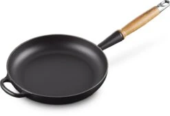 Le Creuset Koekenpan Signature Mat Zwart - ø 28 Cm / 2.6 Liter - Geëmailleerde Anti-aanbaklaag 14 Le Creuset Koekenpan Signature Mat Zwart - ø 28 Cm / 2.6 Liter - Geëmailleerde Anti-aanbaklaag -Pot Benodigdheden Winkel 1200x823 1