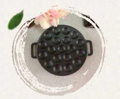 YUGN BLACK Poffertjespan Poffertjesmaker 6 Delige Set - 19 Poffertjes Incl Doseerfles Kwast Poffertjesvork Siliconen Ovenwanten - Platte Onderkant Poffertjespan Inductie Poffertjespan Elektrisch - Cadeau Tip -Pot Benodigdheden Winkel 1200x993 2