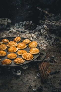 The Windmill Poffertjespan 30 Cm Gietijzer 2,3 Kg Zwart 15 The Windmill Poffertjespan 30 Cm Gietijzer 2,3 Kg Zwart -Pot Benodigdheden Winkel 800x1200 8