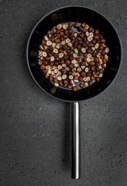 Combekk Koekenpan Ceramic Pro - Koekenpan - Anti-aanbak - Keramisch - Roestvrijstaal - 28cm 10 Combekk Koekenpan Ceramic Pro - Koekenpan - Anti-aanbak - Keramisch - Roestvrijstaal - 28cm -Pot Benodigdheden Winkel 818x1200